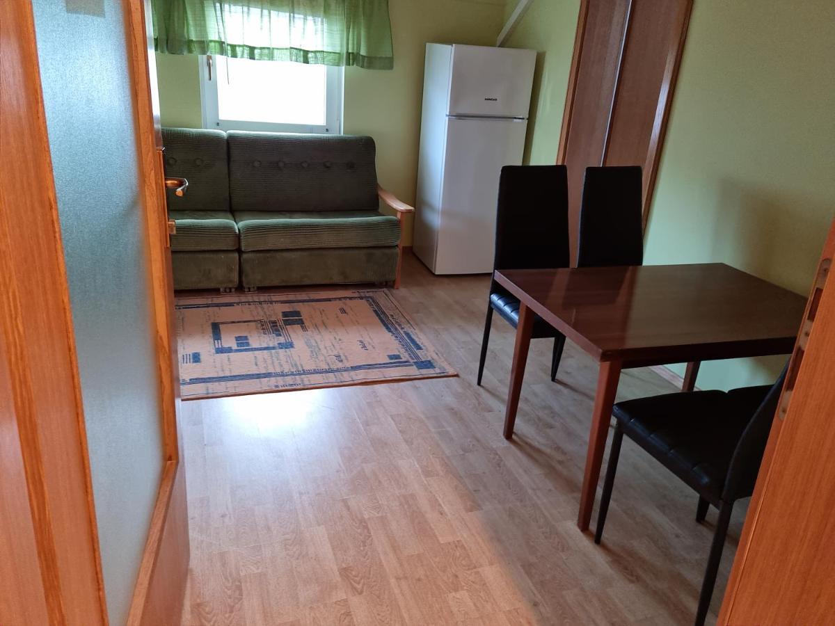 Emi 1 Apartment Vir Eksteriør bilde