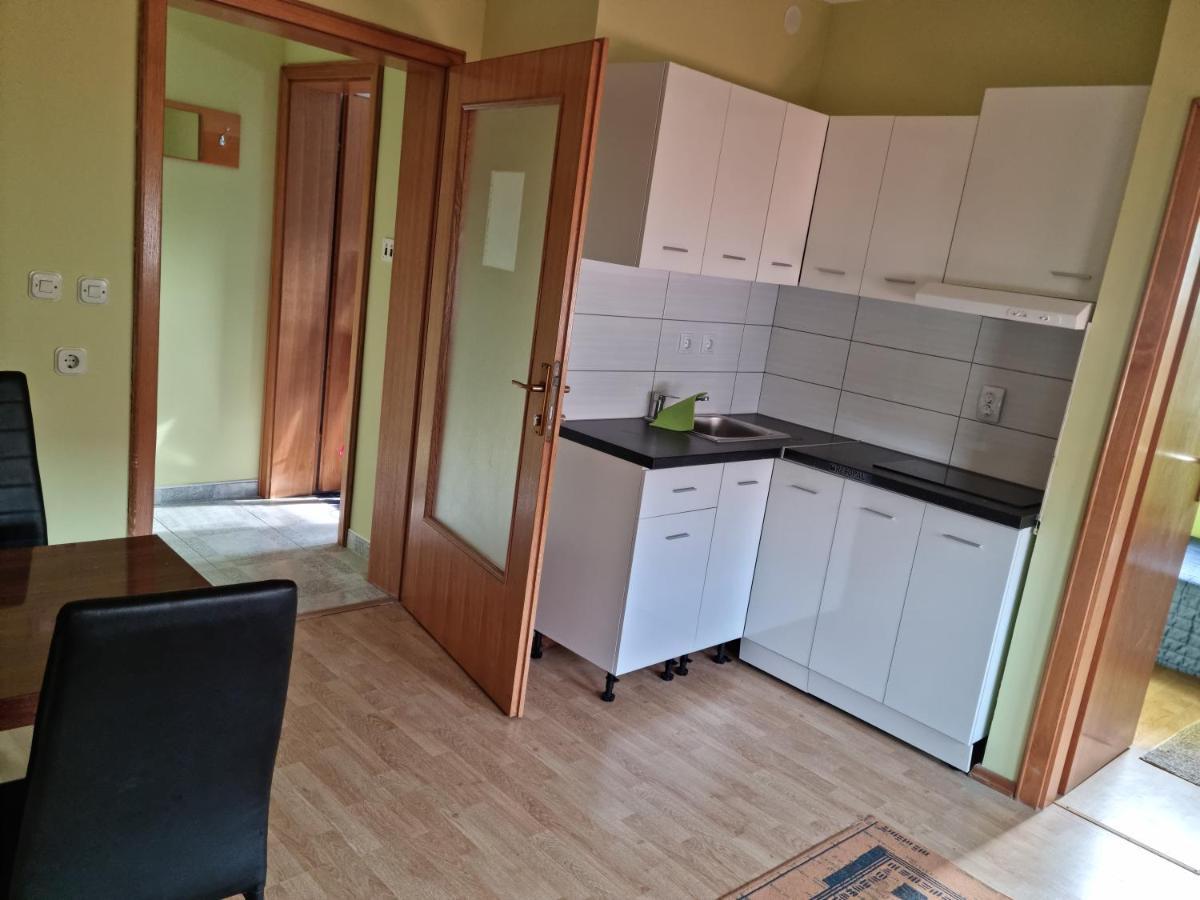 Emi 1 Apartment Vir Eksteriør bilde